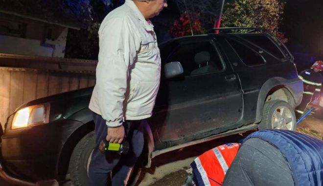 Un bărbat a murit strivit de Land Roverul său, în fața casei. A vrut să-l oprească cu mâinile