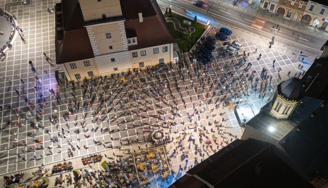 Imagini spectaculoase de la slujba de Înviere din centrul Braşovului