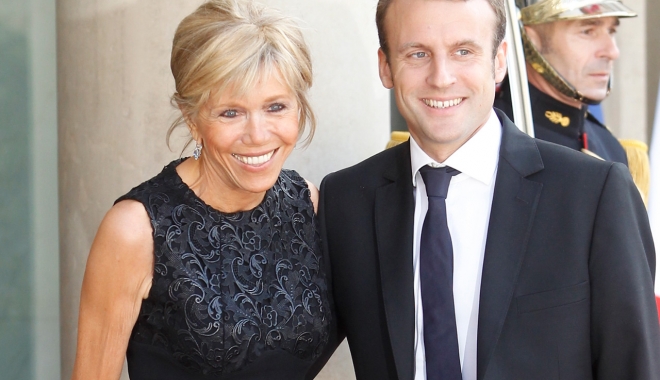 GALERIE FOTO. Femeia din spatele lui Emmanuel Macron. Profesoară de Artă Dramatică, cu 25 de ani mai în vârstă ca el - briggitee-1494241229.jpg