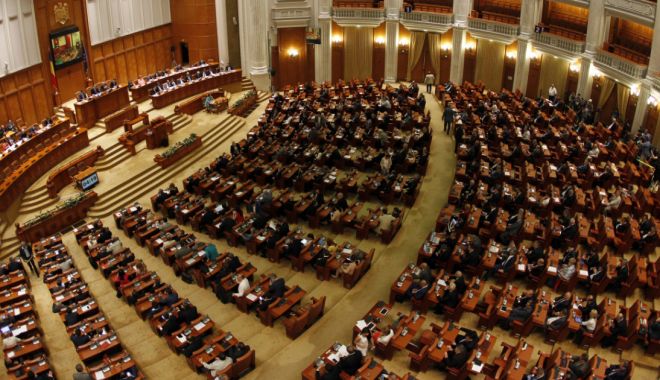 Parlamentul a plafonat facturile la curent și gaze. Legea merge la promulgare, la președintele Klaus Iohannis