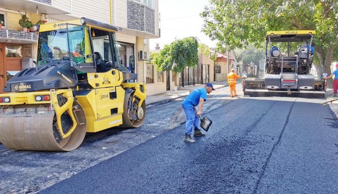 Se modernizează carosabilul din cartierele constănţene