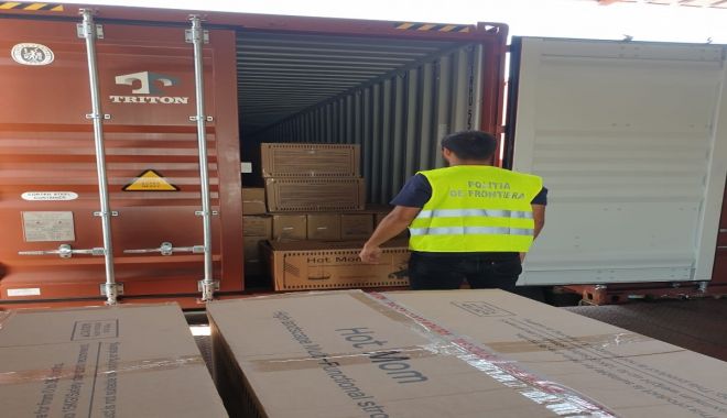 Cărucioare pentru copii, posibil contrafăcute, depistate în Portul Constanța