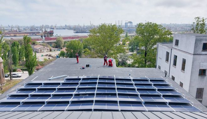Centrală fotovoltaică la Colegiul „Mihai Eminescu”. Clădirea de patrimoniu, alimentată cu energie verde