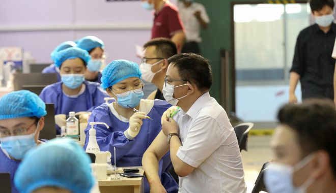 Insider: China interzice nevaccinaţilor accesul în supermarketuri, şcoli, spitale, mijloace de transport