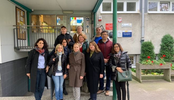 Cinci profesori de la Colegiul Naţional „Mircea cel Bătrân”, „şcoliţi” în străinătate