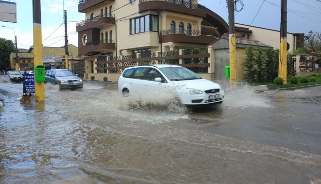 COD PORTOCALIU de FURTUNI şi PLOI TORENŢIALE, la Constanţa