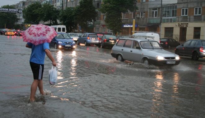 COD PORTOCALIU de vijelii puternice şi ploi abundente, la Constanţa