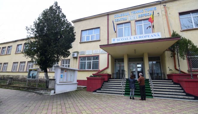 Incident grav la Colegiul “Tomis”. Elevă pipăită de trei colegi, pe holul şcolii