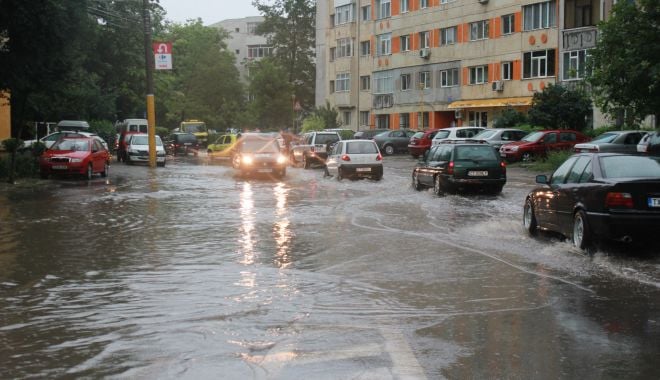 COD PORTOCALIU de PLOI TORENŢIALE, la Constanţa. RAJA a activat Comandamentul pentru situaţii de urgenţă