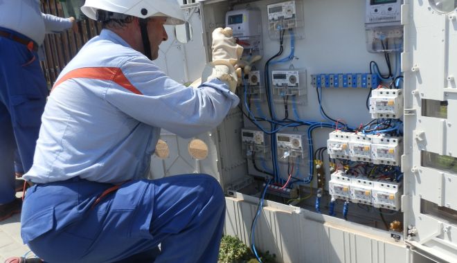 Consumatorii de energie care rămân fără furnizor în luna mai vor fi preluaţi automat