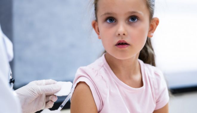 Pfizer anunță că vaccinul său împotriva COVID are o eficacitate de 90,7% la copiii între 5 și 11 ani