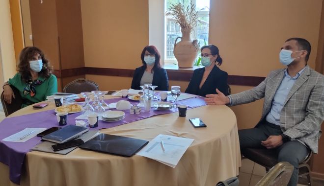 Prefectul Silviu-Iulian Coșa, întâlnire cu primari și medici de familie din zonele rurale în contextul vaccinării populației
