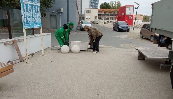 Primăria Constanța înlocuiește coșurile de gunoi vechi