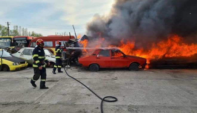Incendiu de proporții la Regia de Transport: 15 vehicule arse