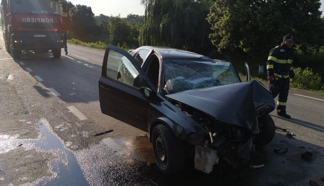 GRAV ACCIDENT ÎN TRAFIC. O mașină a fost distrusă!