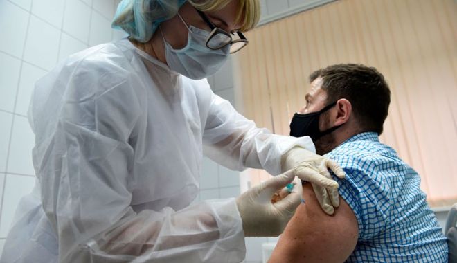 Vaccinarea anti-COVID la medicul de familie a început cu stângul la Timişoara