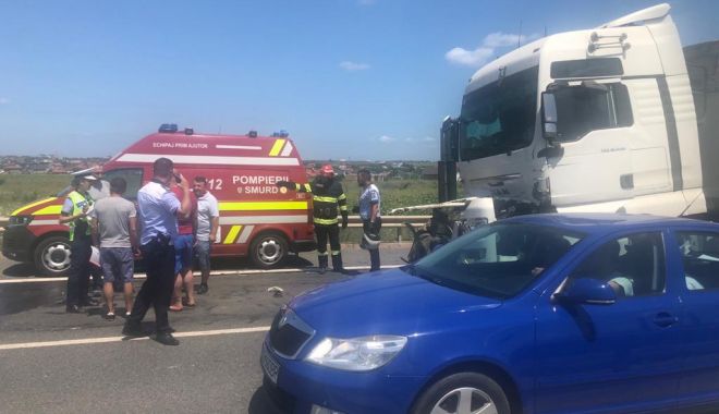 FOTO. TRAFIC RESTRICȚIONAT pe Autostrada A4. TREI CAMIOANE implicate într-un accident!