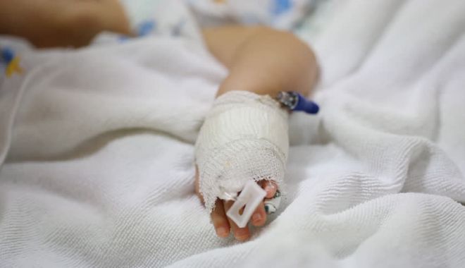 Un copil de 7 ani a murit după ce s-a infectat cu o amibă care "mănâncă" creier uman