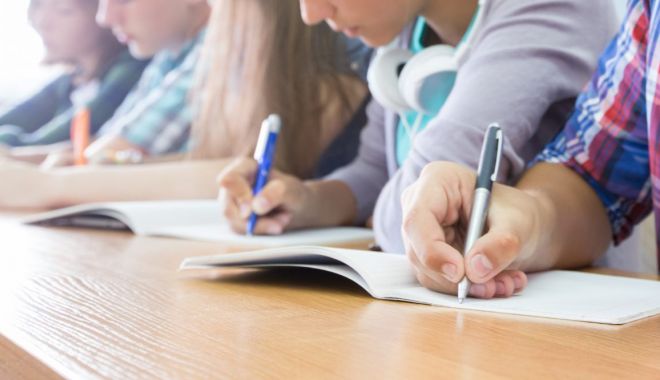 Elev de la Liceul “Madgearu”, eliminat de la simulare, pentru tentativă de fraudă