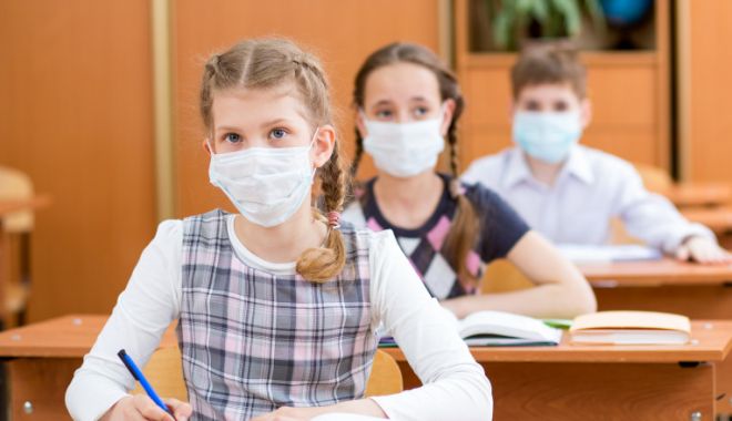 Ministerul Educației: Peste 16 mii de copii și 5.400 de profesori și angajați din învățământ, confirmați cu Covid-19