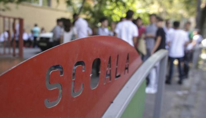 Consiliul Național al Elevilor: „Liber peste tot, dar ținem școlile închise!”