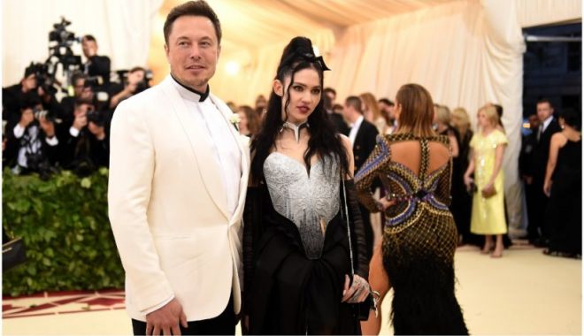 Elon Musk și cântăreața Grimes s-au despărțit după trei ani de relație
