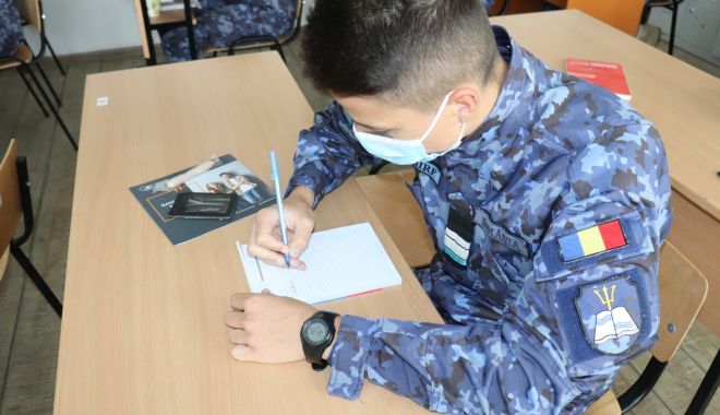 Examene de diferenţă pentru elevii care se transferă în colegii naţionale militare