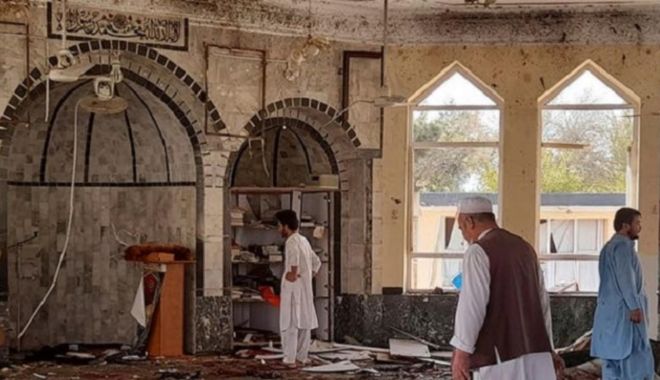 Explozie devastatoare în Afganistan: Peste 200 de victime după un atac sinucigaș cu bombă într-o moschee