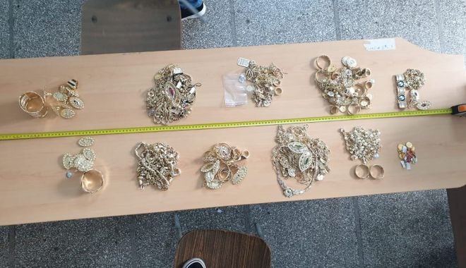 Peste 1.500 grame de bijuterii, fără documente, descoperite de poliţiştii de frontieră constănţeni