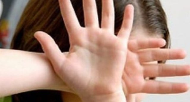 Elevă de 8 ani, bătută la școală de o fostă învățătoare