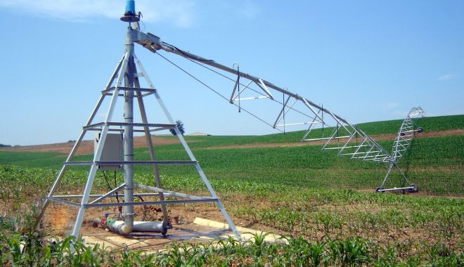 Agricultorii, îngrijoraţi că nu vor mai primi banii pentru irigaţii promişi de la Bruxelles
