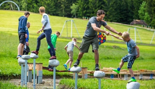 O staţiune din Alpi a găsit o metodă inedită de supravieţuire, din cauza lipsei zăpezii