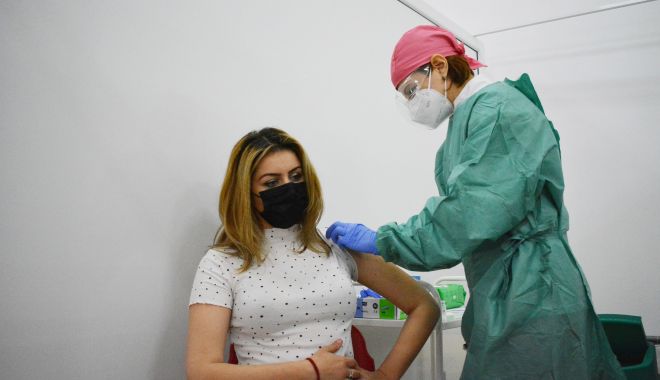 Apel la tineri să se vaccineze împotriva COVID-19. Campanii în şcoli şi universităţi