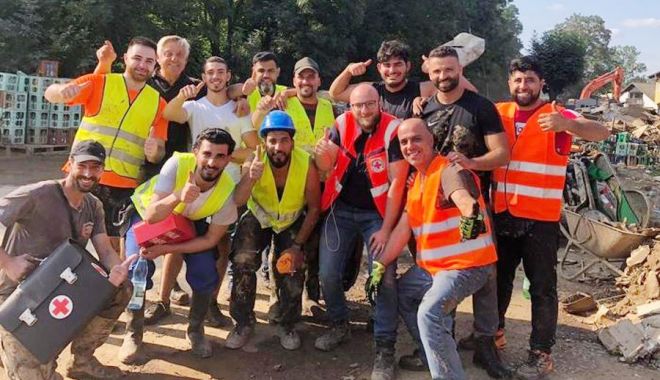 Gest de solidaritate. Refugiaţii sirieni i-au ajutat pe nemţi să cureţe în urma inundaţiilor