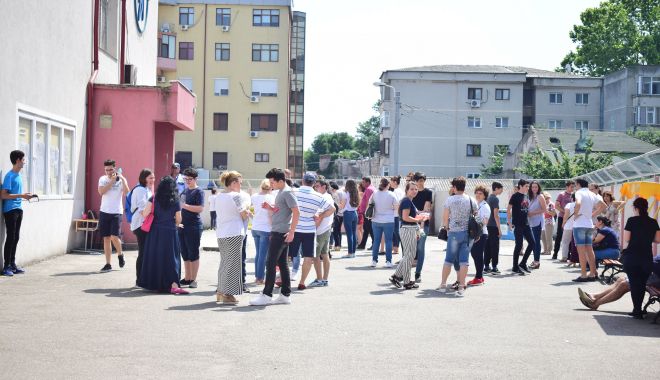 „Spartacus pentru educaţie”. Protest inedit în prima zi de şcoală