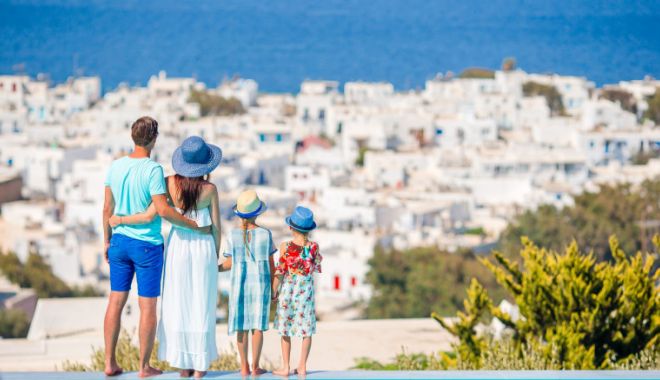 Turismul din Grecia, afectat de varianta Delta. Politica privind călătoriile ar putea fi revizuită