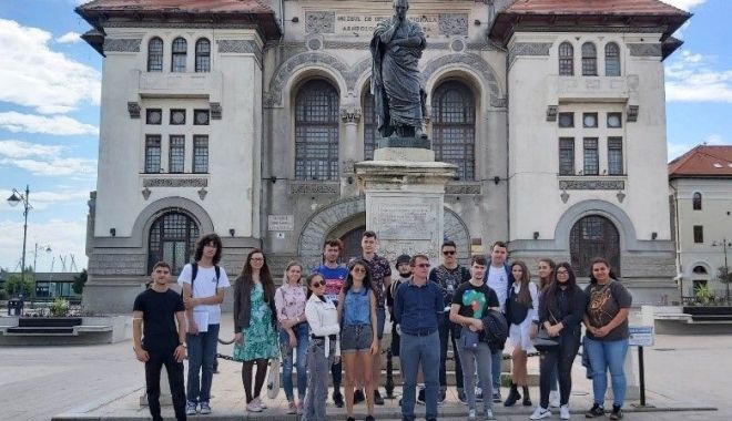 Tinerii geografi au participat la cea de-a IV-a ediție a Conferinței Naționale „Constantin Brătescu”