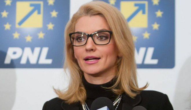 Alina Gorghiu: „Doar Guvernul poate cere Parlamentului amânarea legii 5G”