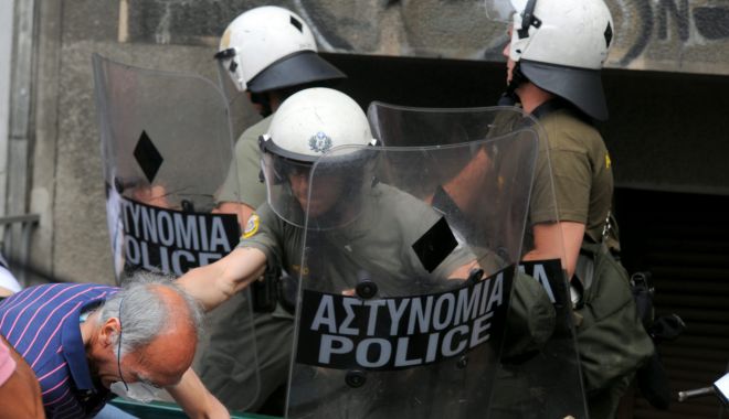 Grecii au protestat împotriva măsurilor guvernamentale pentru a combate răspândirea variantei Delta a coronavirusului