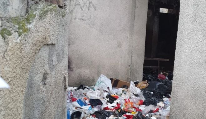 Groapă de gunoi, în Satul de Vacanţă. Un agent economic, amendat