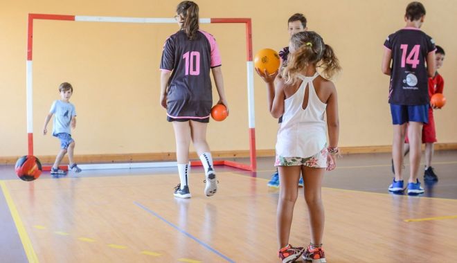 Handbal / Primul Simpozion de handbal pentru copii, organizat de federaţia internaţională