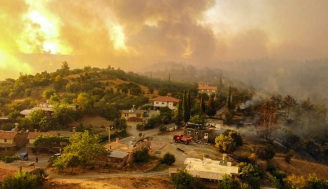 Incendii devastatoare în Grecia, Turcia şi Italia
