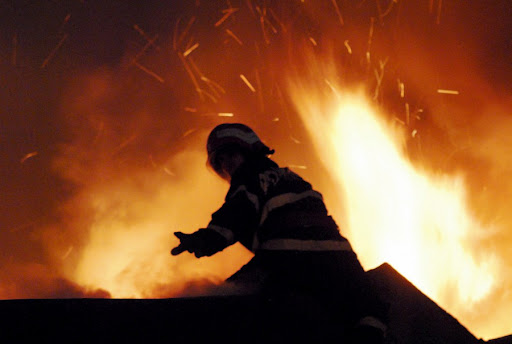 Incendiu la o casă de vacanță din Jurilovca. Cinci turiști au ajuns la spital