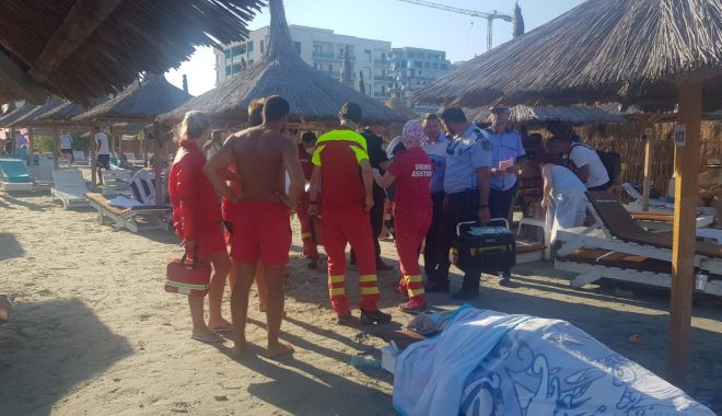 Intervenţie pe plaja din Mamaia Nord. Un bărbat a fost scos din apă şi este resuscitat