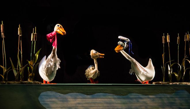 Invitaţie pentru cei mici. „Răţuşca cea urâtă”, pe scena Teatrului „Căluţul de mare”