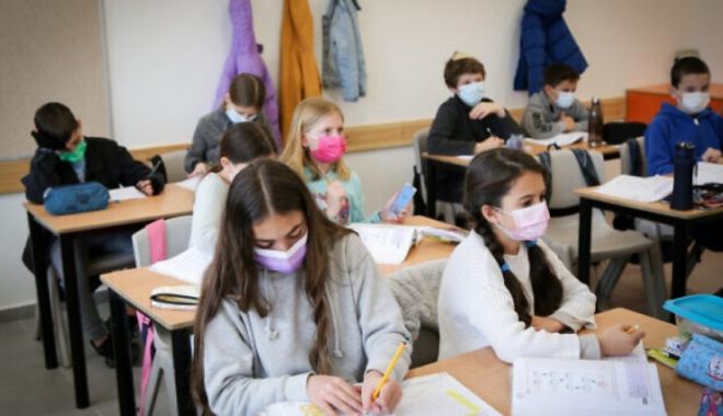 Israel a reintrodus purtarea măștii în două zone unde au reapărut focare de coronavirus