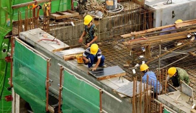 Muncitorii necalificaţi şi şoferii, la mare căutare