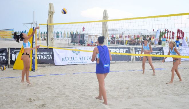 La Mamaia, s-a dat startul Campionatului Naţional de volei pe plajă