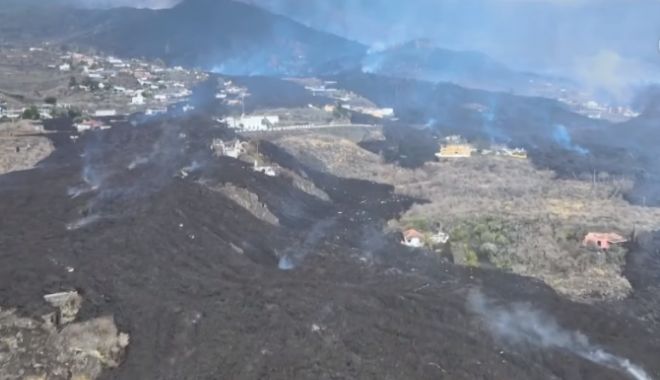La Palma: Lava vulcanului Cumbre Vieja, distrus o fabrică de ciment