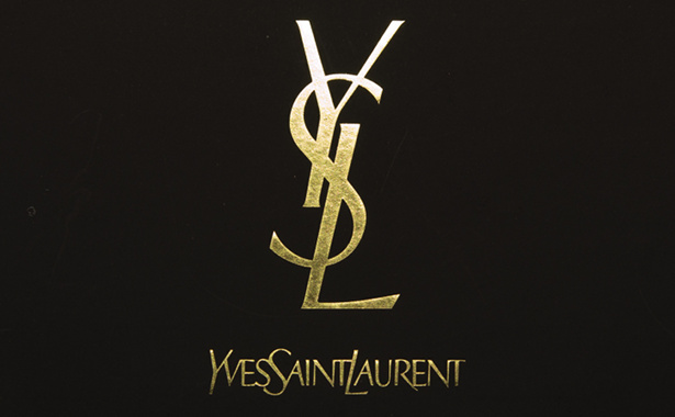 Săptămâna modei de la Paris: Yves Saint Laurent a revenit pe podiumul de lângă Turnul Eiffel